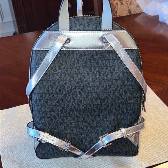Michael Kors Black and Silver Backpack Med zip leather special NYC edition NWT - Picture 7 of 16